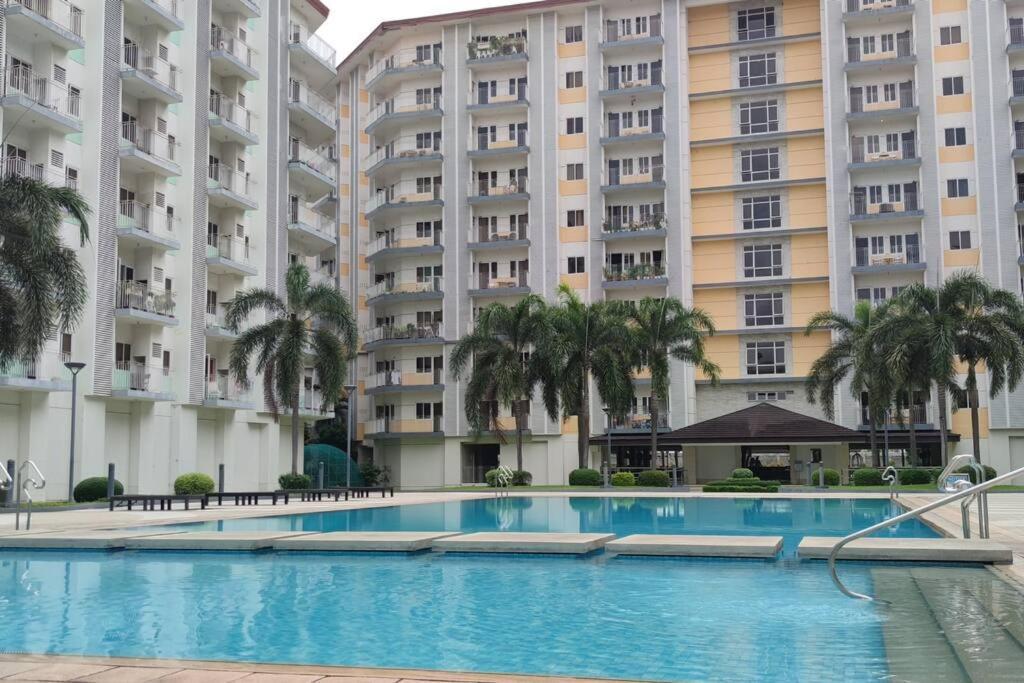 Cherolds Place Lovely 1 Bedroom Condo With Balcony Манила Екстериор снимка