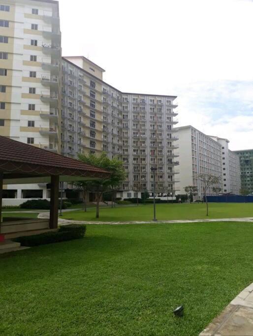 Cherolds Place Lovely 1 Bedroom Condo With Balcony Манила Екстериор снимка