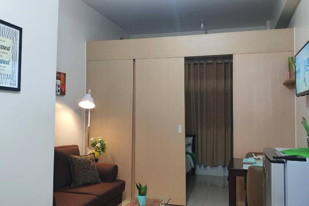 Cherolds Place Lovely 1 Bedroom Condo With Balcony Манила Екстериор снимка