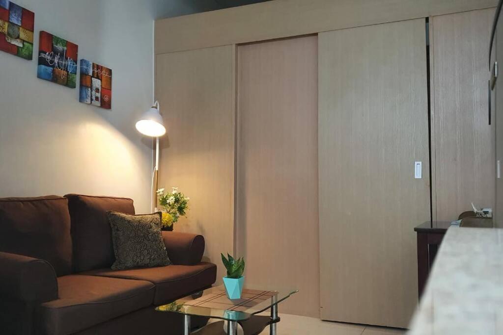 Cherolds Place Lovely 1 Bedroom Condo With Balcony Манила Екстериор снимка