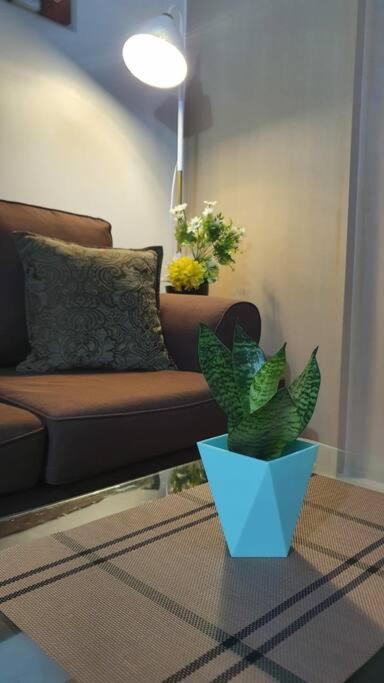 Cherolds Place Lovely 1 Bedroom Condo With Balcony Манила Екстериор снимка