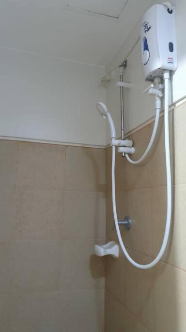 Cherolds Place Lovely 1 Bedroom Condo With Balcony Манила Екстериор снимка