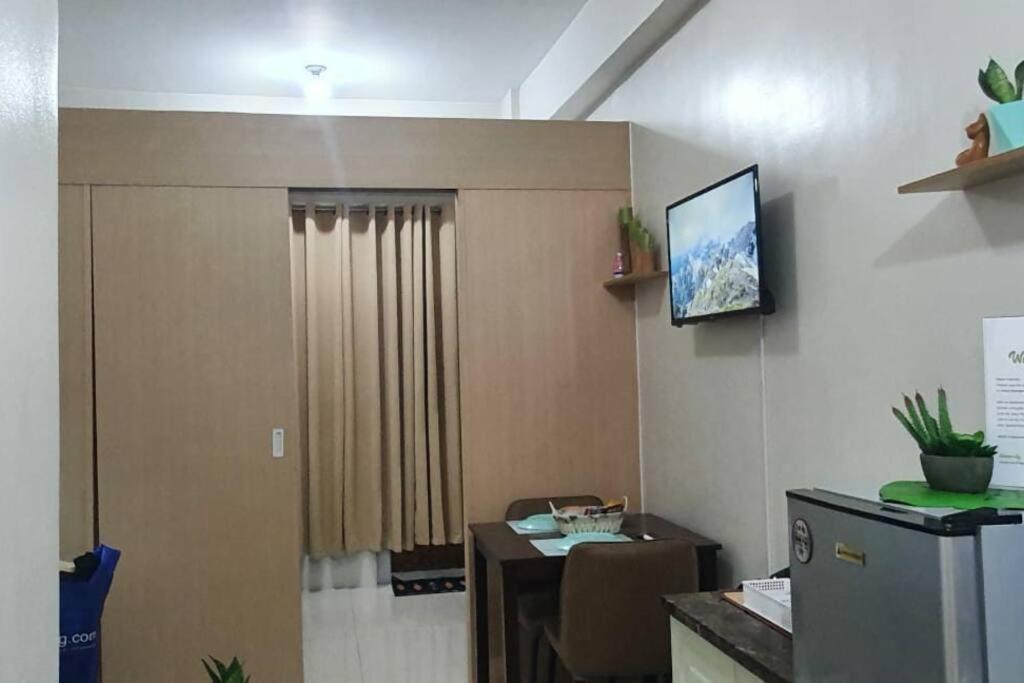 Cherolds Place Lovely 1 Bedroom Condo With Balcony Манила Екстериор снимка