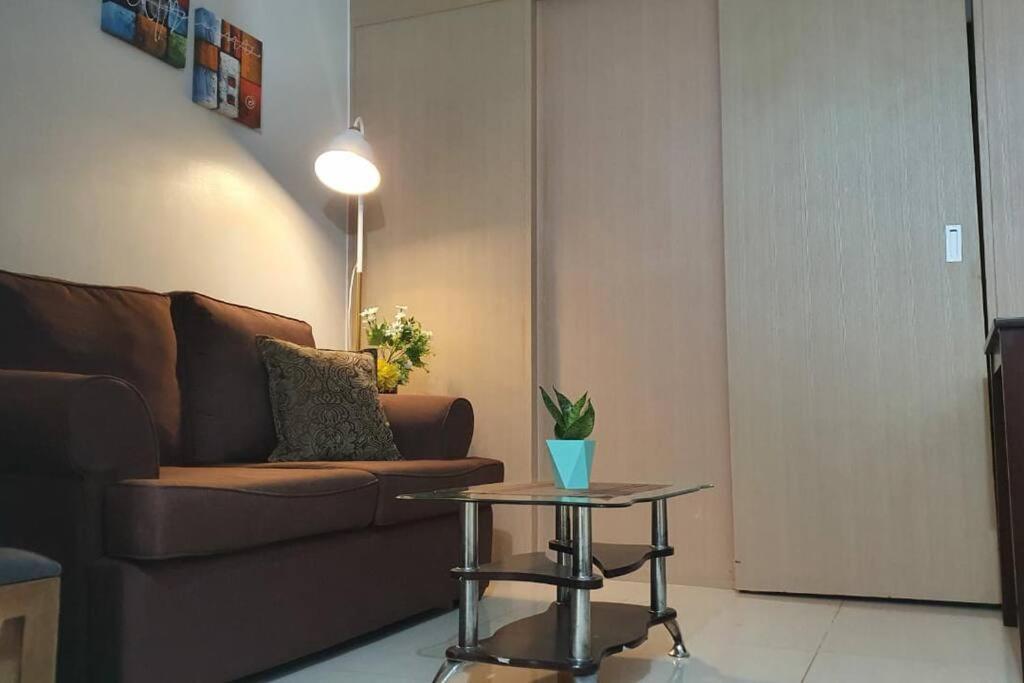 Cherolds Place Lovely 1 Bedroom Condo With Balcony Манила Екстериор снимка
